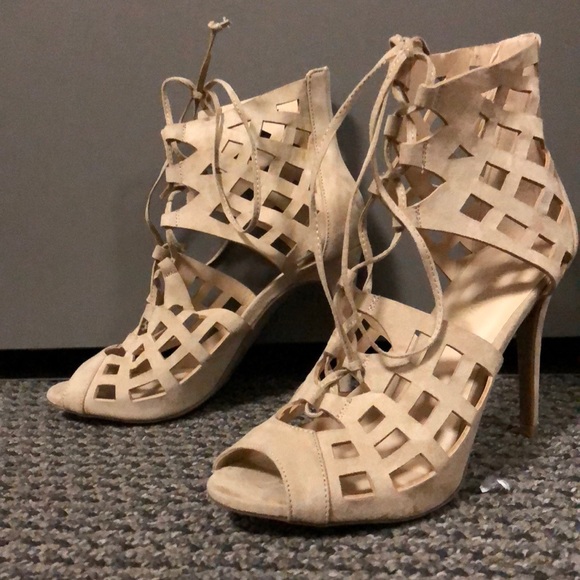 BRAND NEW Nude Laser Cut Detailing Heels - Picture 2 of 2